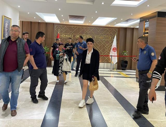 Musa Orhan'a hakaretten para cezasına çarptırılan Ezgi Mola'dan tek kelimelik yorum: Şaşırmadım