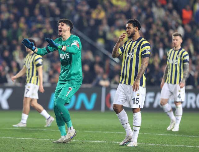 Düşman olsa bunu yapmaz! Herkes, Fenerbahçe'nin Avrupa'dan elenmesini tribündeki taraftara bağlıyor
