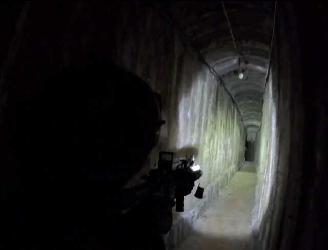 İsrail ordusu gazetecileri Şifa Hastanesi'nin altında olduğu konuşulan tünellere indirdi