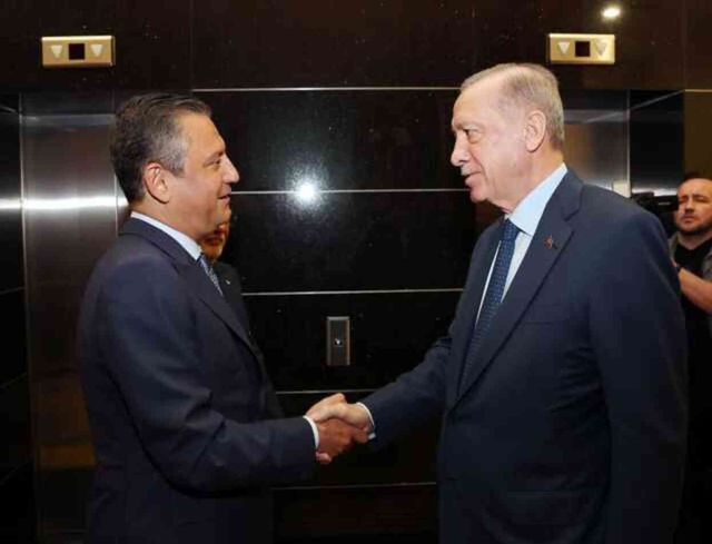Cumhurbaşkanı Erdoğan ve Özgür Özel görüşmesinde koltuk neden boştu? Boş koltuk olayı ne?