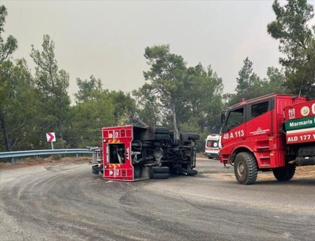 Datça'daki orman yangını rüzgarın etkisiyle büyüdü! Söndürme çalışmaları havadan ve karadan sürüyor