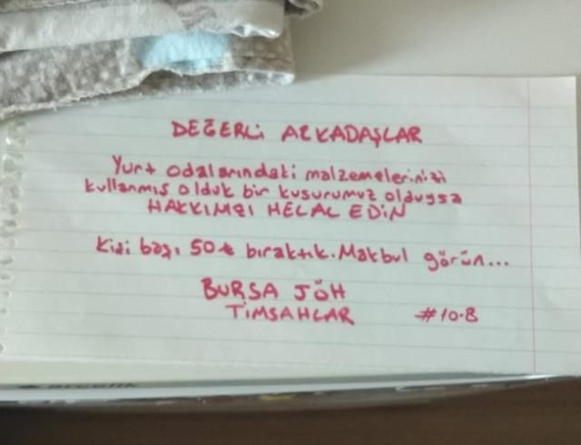 Depremde Düzce'ye gelen destek ekipleri konakladıkları yurtlarda öğrencilere not ve para bıraktı