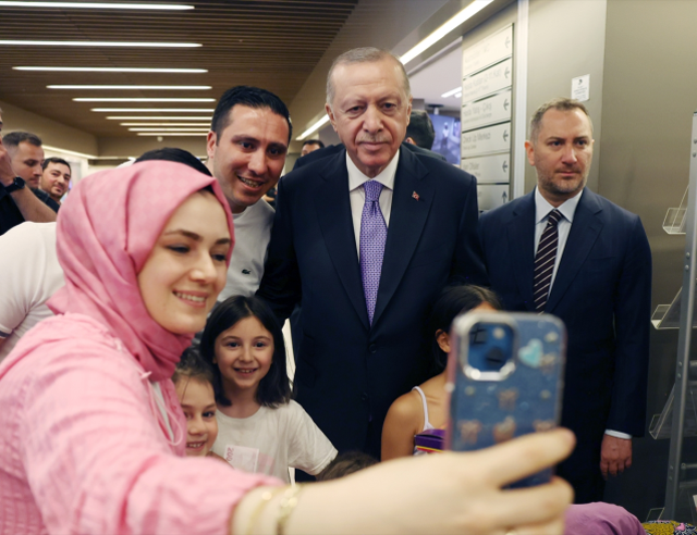 Cumhurbaşkanı Erdoğan'dan kaza geçiren Hasan Basri Yalçın'a hastanede ziyaret