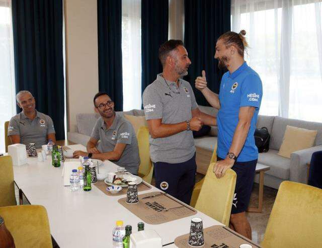 Büyük buluşma gerçekleşti! Vitor Pereira ile Caner Erkin'in samimi fotoğrafına beğeni yağdı