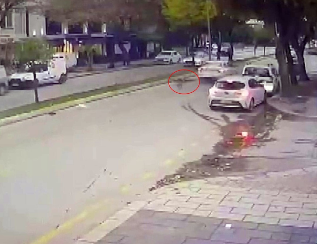 Cinayet gibi kaza! Arabanın çarptığı yaşlı kadın metrelerce savruldu