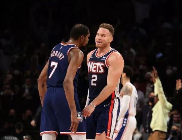 Dünyaca ünlü cinsel içerikli film yıldızını kimin hamile bıraktığı olay oldu! İki kişi öne çıkıyor