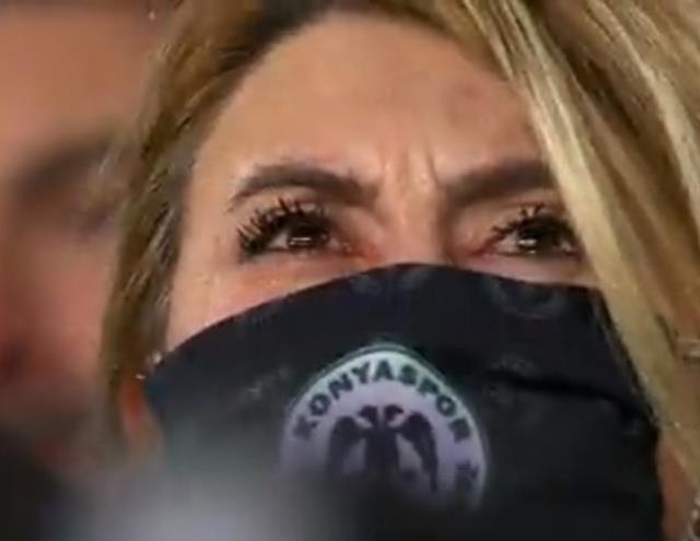 Konya'da duygu seli! Ahmet Çalık'ın sevdiği Sezen Aksu şarkısı çalınca spiker de gözyaşına boğuldu