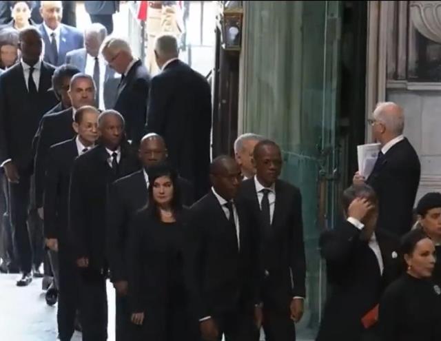 Kraliçe Elizabeth'in cenazesinde Biden'a ayrıcalık! Tüm liderler otobüsle, o ise özel araçla geldi