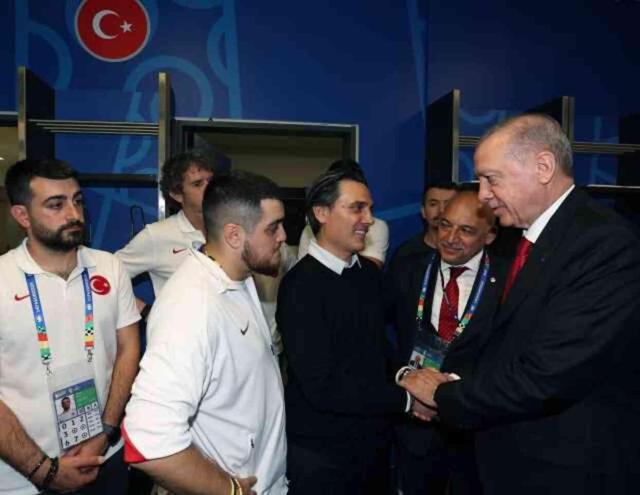 Cumhurbaşkanı Erdoğan maç sonu soyunma odasına indi: Siz bizim şampiyonumuzsunuz