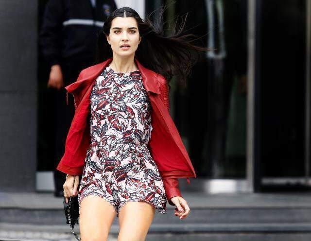 Tuba Büyüküstün'den hayranlarına üzen haber! Koronavirüse yakalandı, dizisinin çekimleri durduruldu