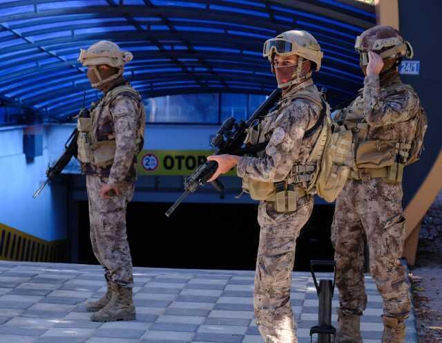 Konyalı YouTuber canlı yayında başına silah dayayıp intihara kalkıştı