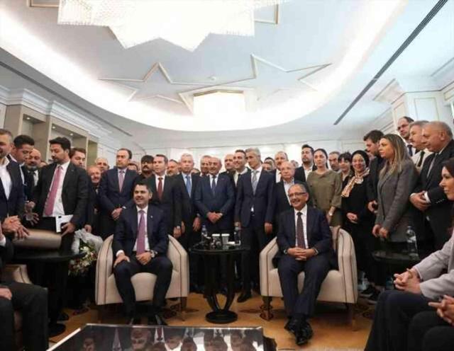 Çevre Bakanlığı'nda devir teslim töreni! Kurum ilk hedefi kentsel dönüşüm olarak belirledi