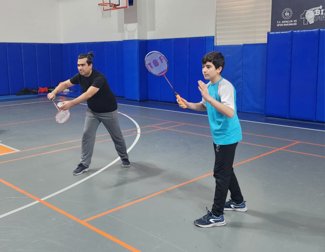 Keçiören'de 3. Geleneksel Aileler Arası Badminton Şampiyonası Gerçekleşti