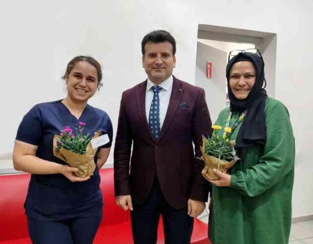Başhekim Prof. Dr. Nurettin Yiyit, Anneler Günü'nde Yedikule Araştırma Hastanesi'nde tedavi gören anneleri ziyaret etti