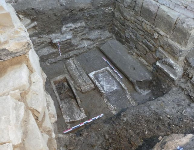 Fransa'da 400 Yıllık Mezar Keşfedildi