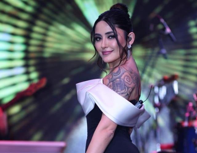 Ünlü şarkıcı Melek Mosso çocukluk fotoğrafını paylaştı, herkes kulaklarına odaklandı