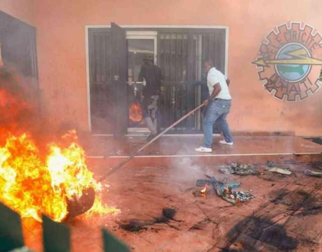 4 bin mahkumun firar ettiği Haiti'de çeteler Başbakan Henry'nin görevden alınmasını istiyor