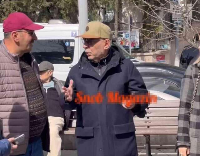 Kayhan Yıldızoğlu'nun cenazesinde gerginlik! Şener Şen, fotoğraf çektirmek isteyenlere tepki gösterdi