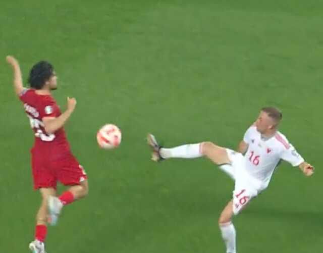 Yürekler ağza geldi! Ferdi Kadıoğlu'na yapılan faul kariyerini bitirebilirdi