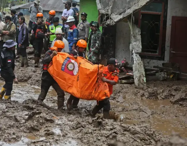 Ülke felaketi yaşıyor! Ölü sayısı 1030'a yükseldi, 206 kişi kayıp