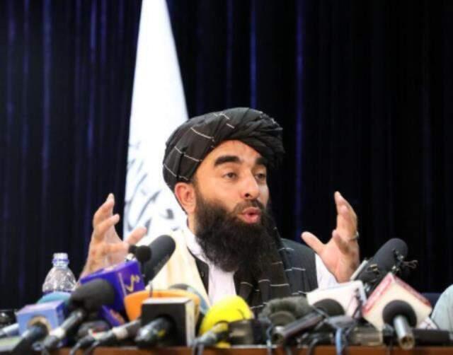 Dünya Taliban'ın basın toplantısına katılan tek kadın gazeteciyi konuşuyor! İlk soruyu o sordu