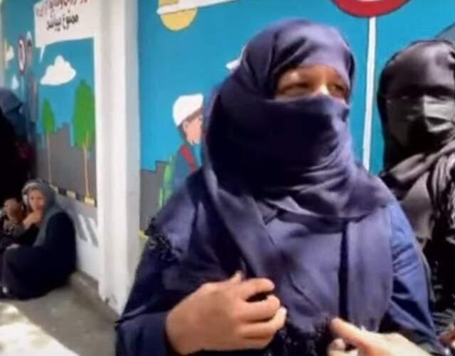 Afganistan'da kadınlarla röportaj yapan Habertürk televizyonuna müdahale, görüntüyü sildirdiler