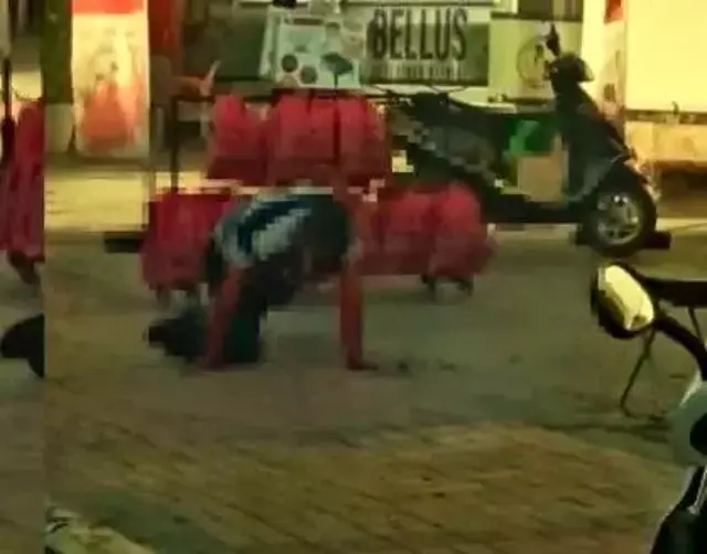 Karısını bıçakla öldürüp av tüfeğiyle intihara kalkıştı! Katil zanlısının marketten sürünerek çıktığı anlar kamerada