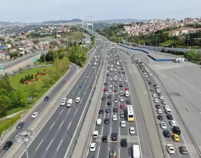 İSTANBUL TRAFİĞİNDE SON DURUM HAVADAN GÖRÜNTÜLENDİ (1)