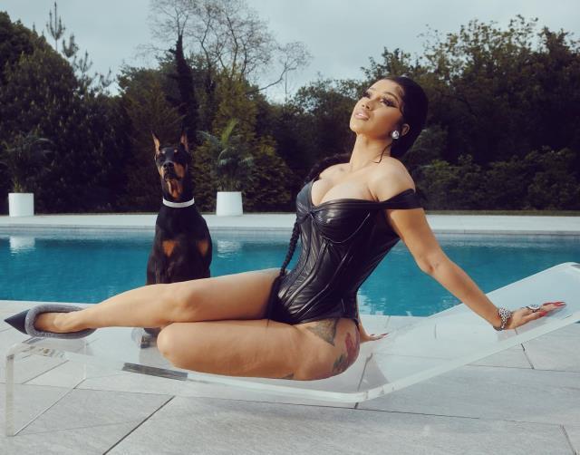 'Bacaklarımı bir de filtresiz görün' dedi, paylaşımı takdir topladı