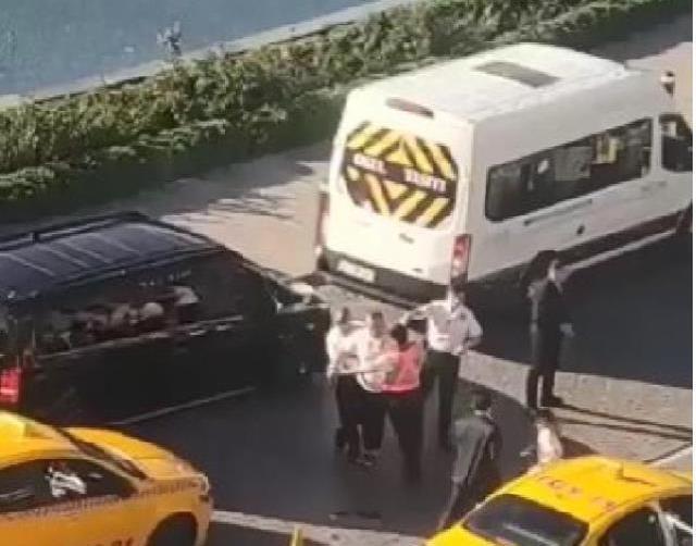 Ağlayan çocuğuna aldırmayan yolcu, taksiciye silah doğrulttu