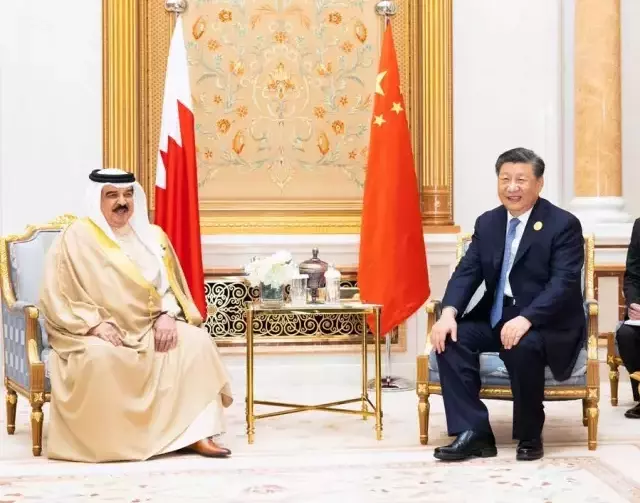 Xi, Bahreyn Kralı Hamad Bin İsa El Halife ile Görüştü