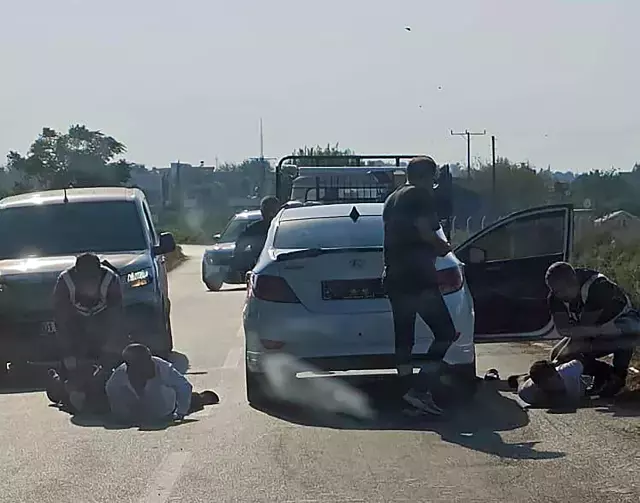 Soygun paralarını odaya döküp say say bitiremediler