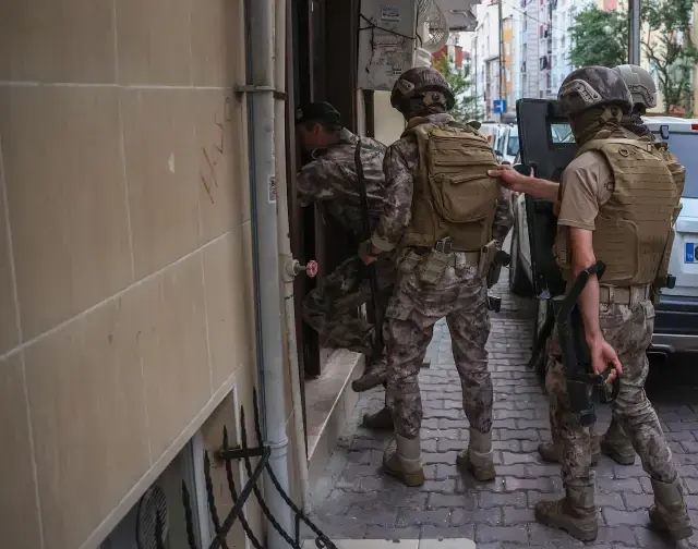 İstanbul'da uyuşturucu operasyonunda 18 adrese baskın yapıldı