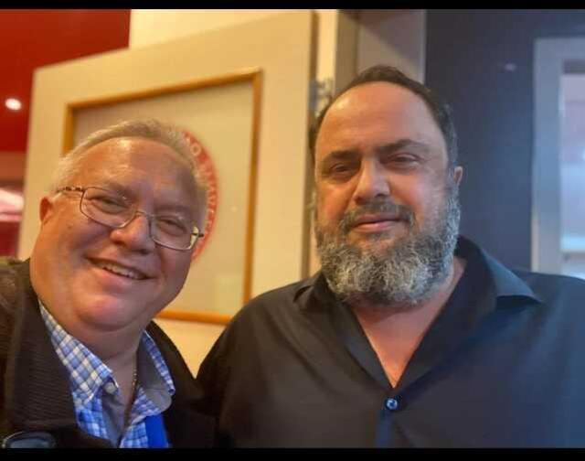 Yunan derbisinde futbolcu kafasından fişekle vuruldu, maç yarıda kaldı