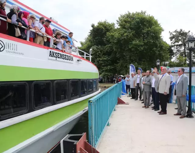 İznik Gölü'nde bir dönem deniz otobüsünün yanaştığı iskele karada kaldı