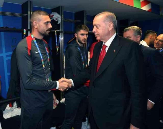 Cumhurbaşkanı Erdoğan maç sonu soyunma odasına indi: Siz bizim şampiyonumuzsunuz
