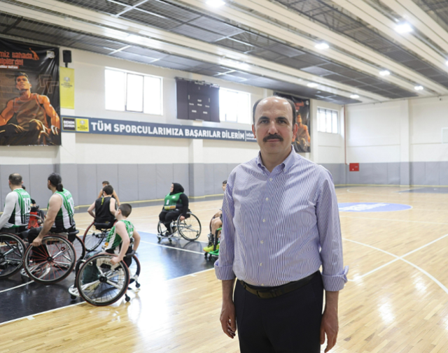 Başkan Altay Tekerlekli Sandalyeye Oturdu Engelli Basketçilerle Maç Yaptı