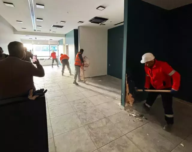 Şişli'de kaçak yapılar tek tek yıkılıyor