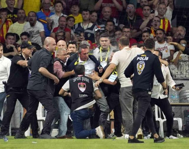 Fenerbahçe Başkanı Ali Koç'a Göztepe deplasmanında saldırı