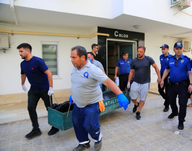 Böyle evlat düşman başına! Annesini öldüren babasını korudu