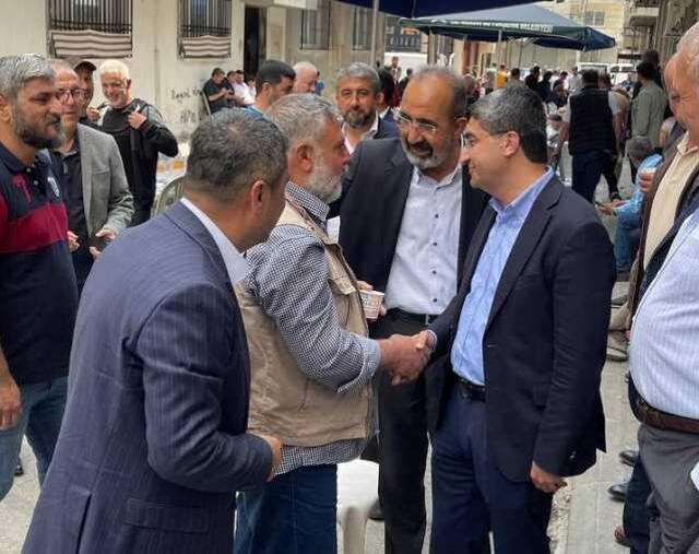 CHP milletvekili adayı Mehmet Emin Ekmen, Mersin'de dükkanları kül olan esnafı ziyaret etti