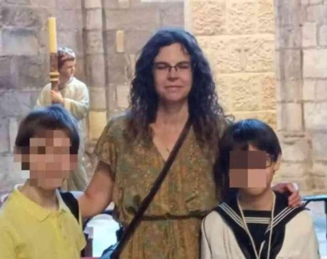 İspanya'da bir kadın yaşları 13 ve 15 olan iki çocuğu tarafından öldürüldü. Çocuklar cinayete kaçırılma süsü vermeye çalıştı