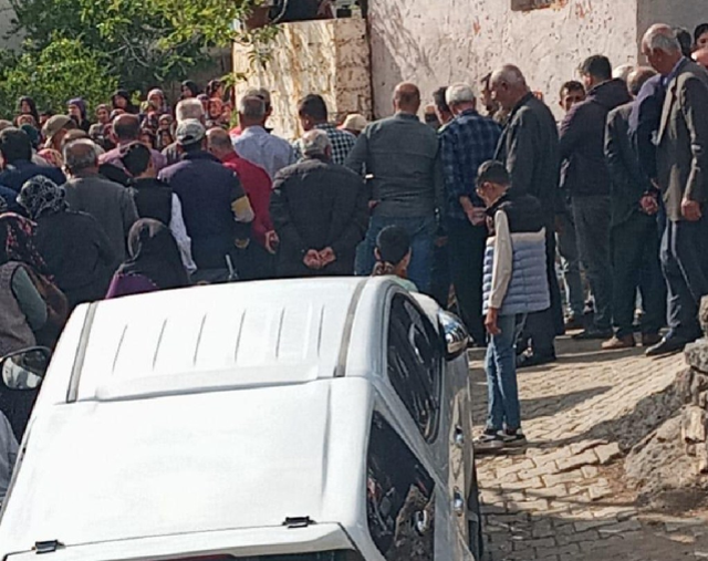 Aracıyla geri manevra yapan uzman çavuş, 5 aylık hamile eşini ezdi