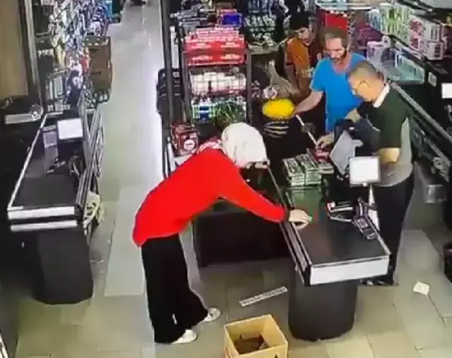 Çalışanlar yorgunluktan bayılırken ünlü zincir marketten tepki çeken karar