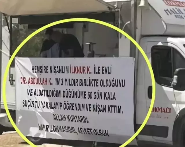 Lokma arabasının önünde toplanan insanlar