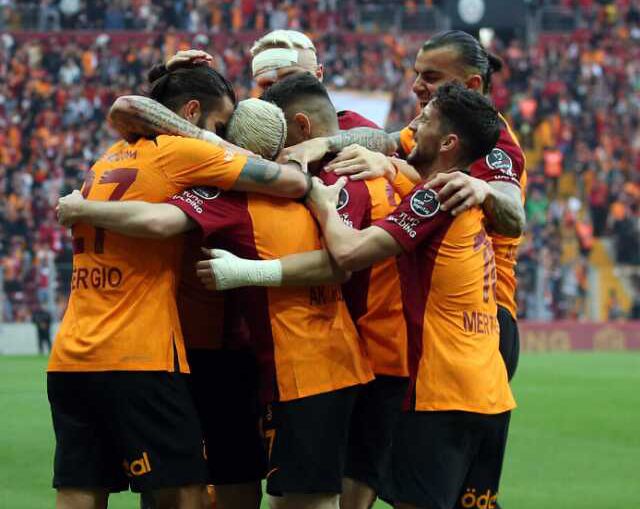 Son Dakika: Sivasspor'u 2-0 mağlup eden Galatasaray, şampiyonluğa çok yaklaştı