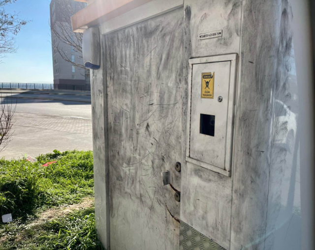 İzmir'de güvenlikleri darp edip banka aracını soydular