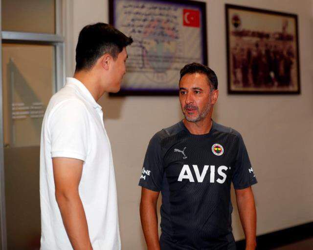 Min-Jae Kim, savunmadaki yeni partneri Szalai ve takım arkadaşlarıyla tanıştı