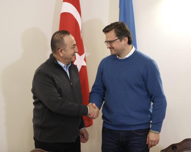 Son Dakika! Dışişleri Bakanı Çavuşoğlu, Ukraynalı mevkidaşı Kuleba ile görüştü: İki liderin bir araya gelme olasılığı var
