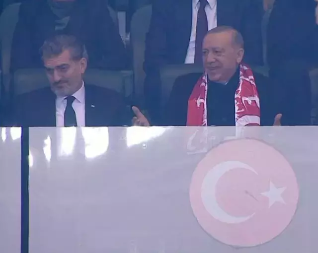 A Milli Futbol Takımı Gürcistan Maçı: Erdoğan ve Yetkililer Tribünde, Gündem Sosyal Medyada